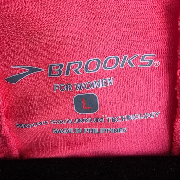 Brooks Running Dash Hoodie in Bright Pink - Picture 3 of 11